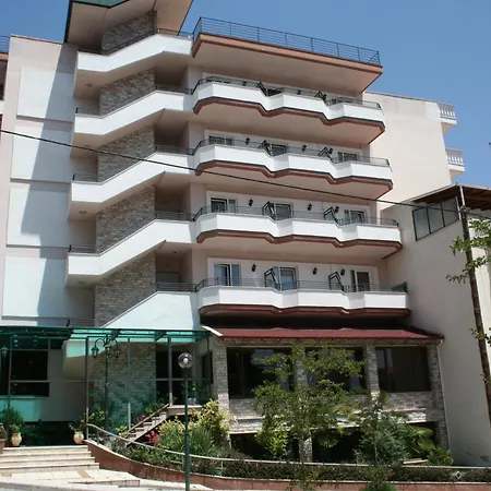 Pella 酒店