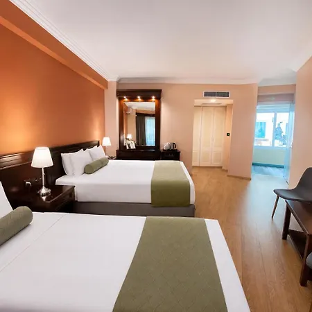 Pella Hotel