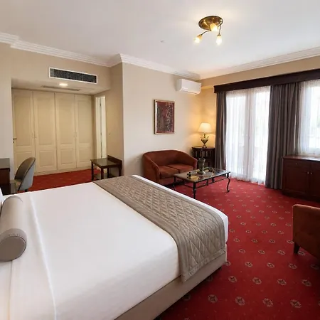 Pella Hotel 3*