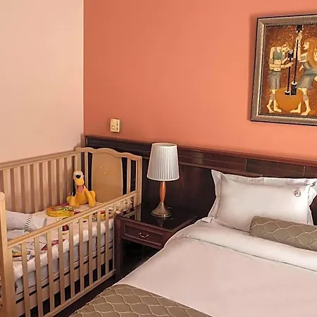 Pella Hotel