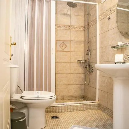 Pella فندق 3*