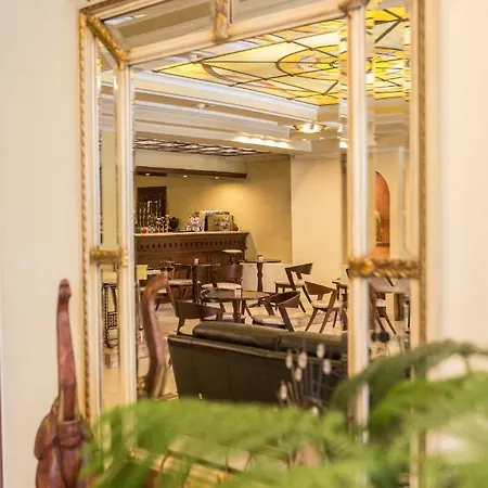 Pella 酒店