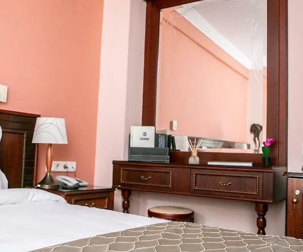 Pella 酒店 詹尼察